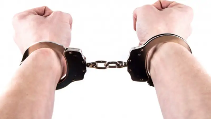 В Алматинской области мужчина за один день ограбил магазин, попал в ДТП и избил полицейского