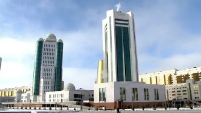 Парламент РК принял поправки по вопросам автоматизации госуслуг в социально-трудовой сфере