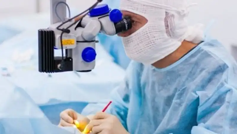 Что делать если в глаз попала кислота