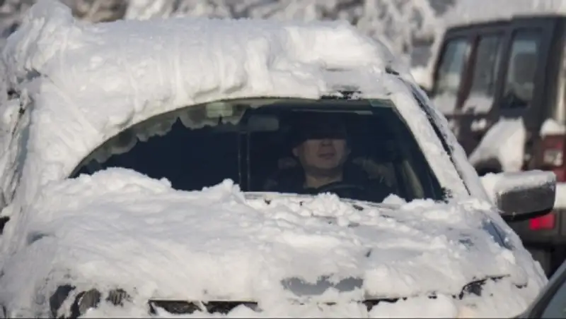 В Китае более 330 тысяч человек пострадали от снегопада