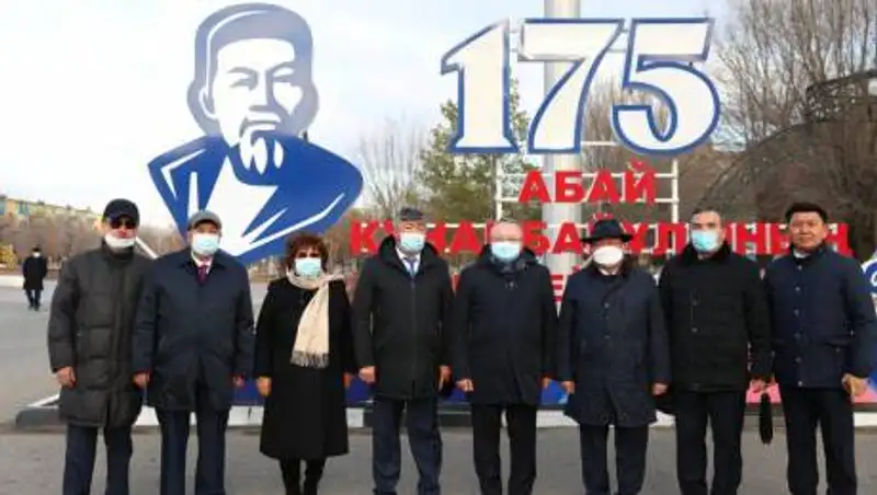 В Актобе открыли памятник Абаю Кунанбайулы