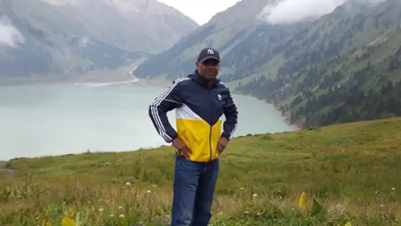 "Казахстан в моем сердце". Житель Нью-Йорка читает про Абылай хана и знает жузы