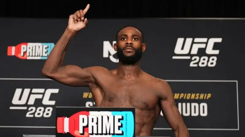 Алджамейн Стерлинг защитил титул чемпиона UFC