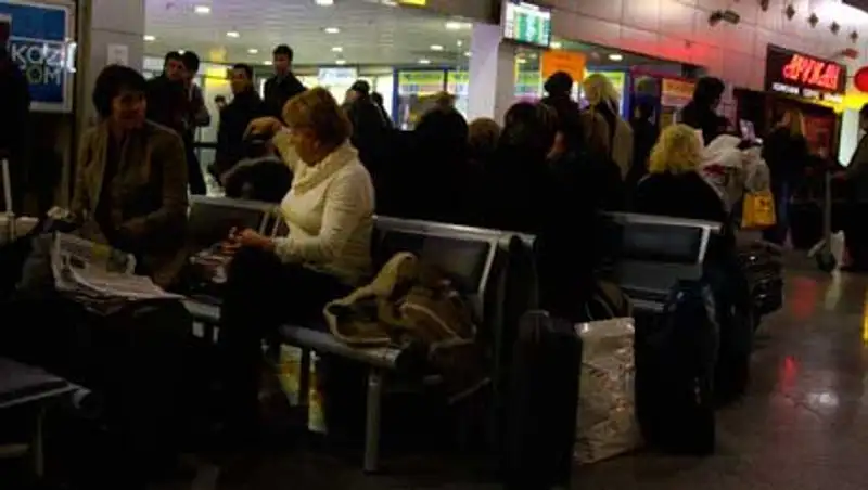 Попытка суицида в намазхане аэропорта Алматы - молодой человек вскрыл себе вены