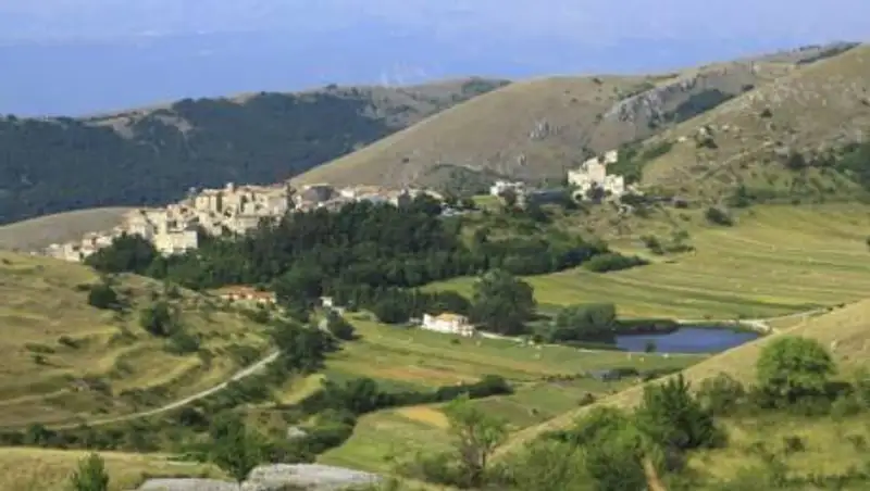 Власти Италии заплатят за переезд в живописную деревню