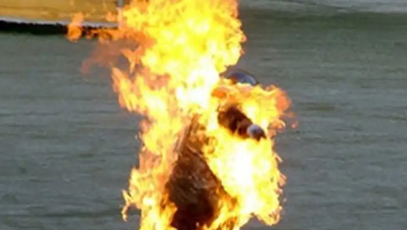 В Туркестане женщина подожгла себя из-за банковского кредита