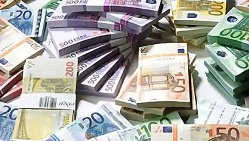 Евро падает после прошедших парламентских выборов в Греции