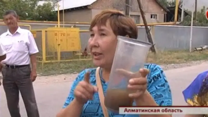 Жители поселка в Алматинской области четверть века пьют грязную воду