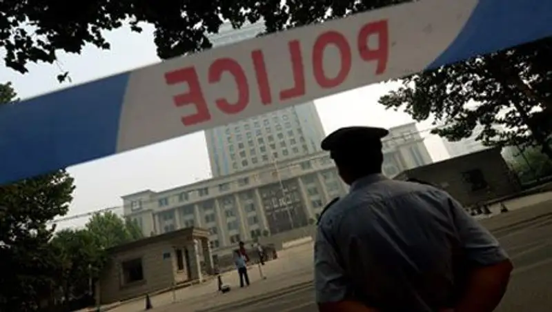 Китайского полицейского казнят за убийство беременной женщины