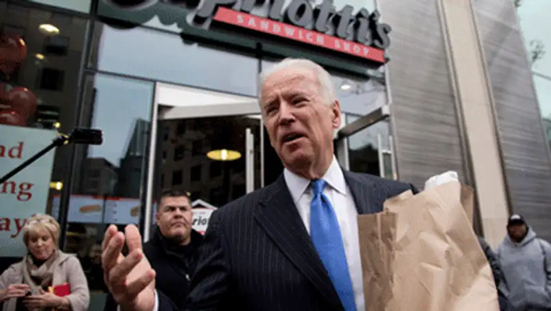 Вице-президенту США пришлось занять деньги на еду