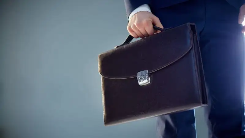 Может ли госслужащий купить долю в ТОО и передать ее в управление