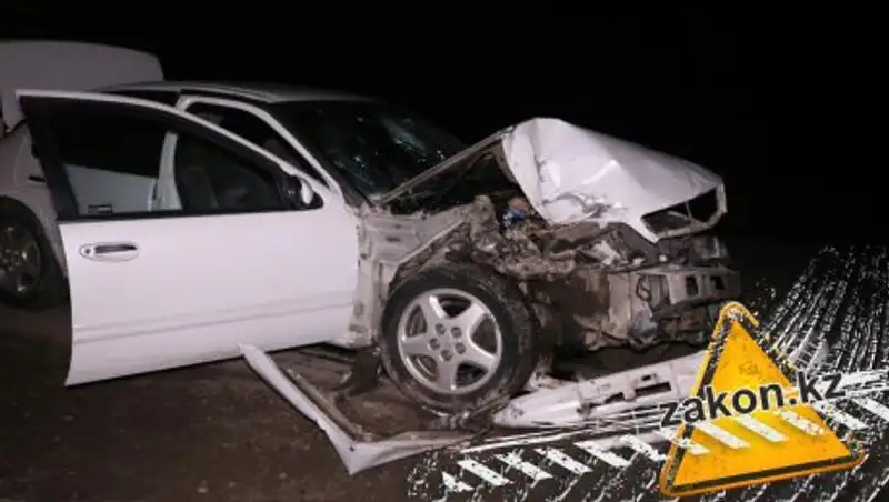 Три человека получили тяжелые травмы в результате ДТП в Алматы