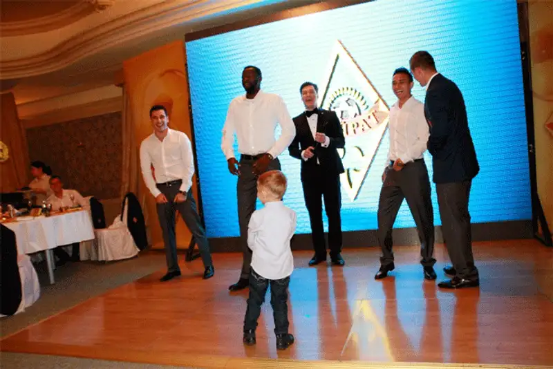 ФК «Кайрат» наградили медалями ФК «Кайрат» наградили медалями, фото - Новости Zakon.kz от 06.11.2013 03:40