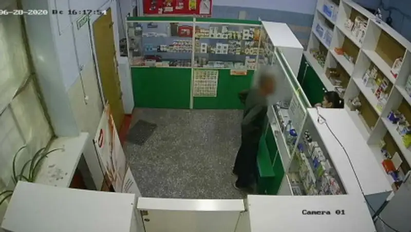 Ворвался в аптеку и открыто украл лекарство – в Семее задержали преступника