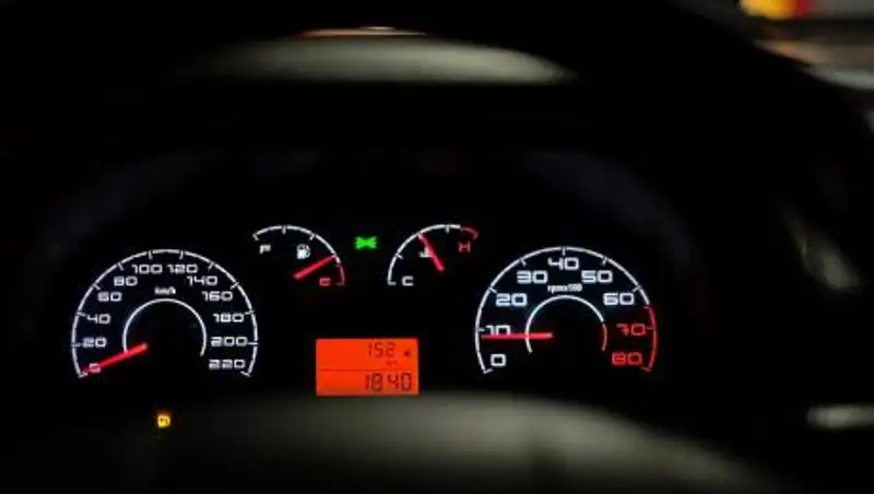 Водителям рассказали, как сэкономить на бензине