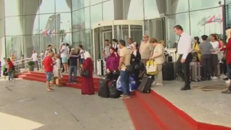 Казахстанцев выселяют из элитной гостиницы в Батуми