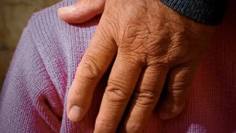 Пенсионера подозревают в растлении пятилетней внучки