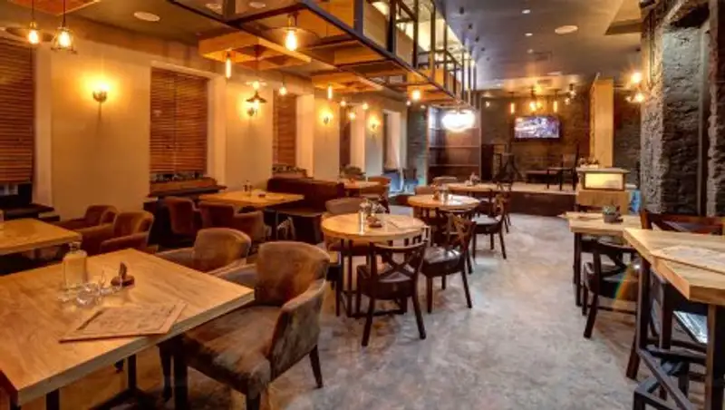 Владельцев баров и кафе стали штрафовать за использование авторских песен