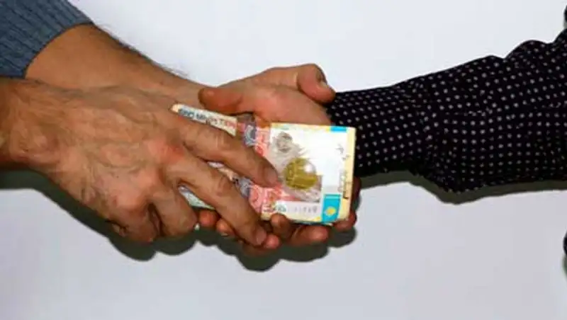 Начальник КПП "Майкапшагай" Пограничной службы задержан с поличным за взятку, фото - Новости Zakon.kz от 20.11.2013 15:17