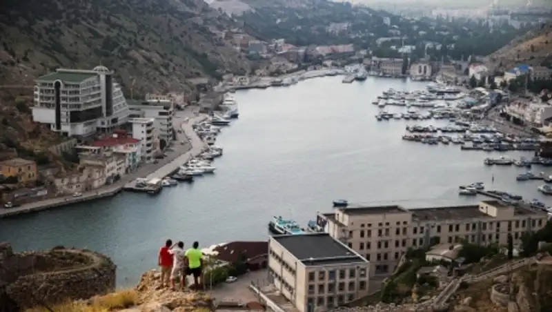 Зюганов не смог купить путевку в Крым для дочери