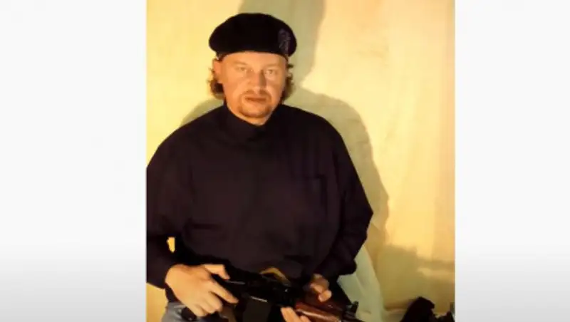 Захвативший заложников в Украине опубликовал требования в Twitter