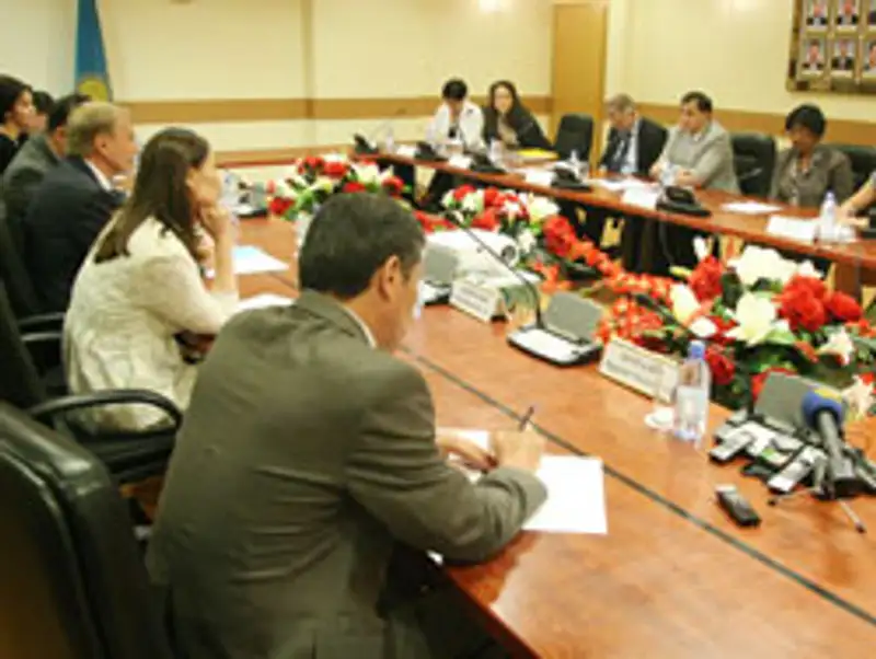  , фото - Новости Zakon.kz от 13.07.2012 19:11