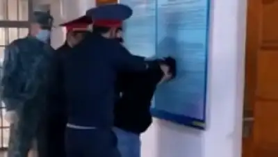 кадр из видео, фото - Новости Zakon.kz от 20.04.2020 13:11