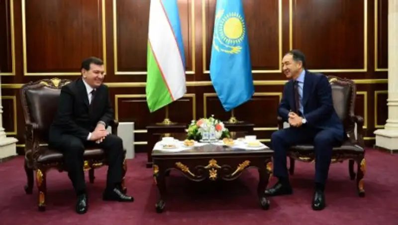 В Астану с государственным визитом прибыл президент Узбекистана