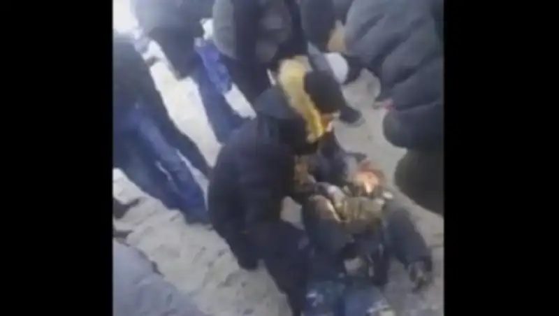 &#1178;ара&#1171;андыда телефонына &#1179;арап т&#1201;р&#1171;ан баланы автобус &#1179;а&#1171;ып кетті 