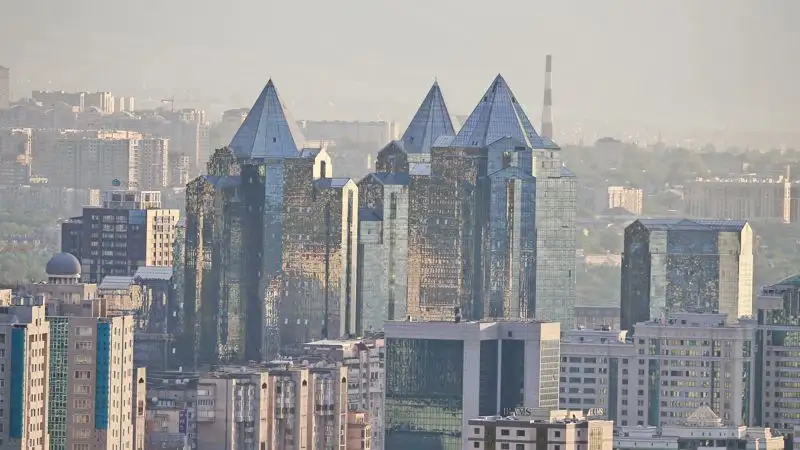 Снег,  дождь, гроза: прогноз погоды в Астане, Алматы и Шымкенте на три дня