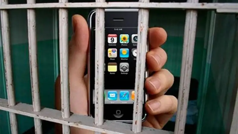 В Павлодаре за попытку передачи мобильника оштрафован адвокат следственно-арестованного