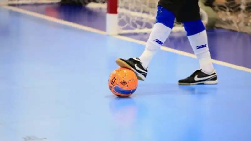 Игроки мини-футбольных «Дины» и «Динамо» в знак протеста постояли во время матча