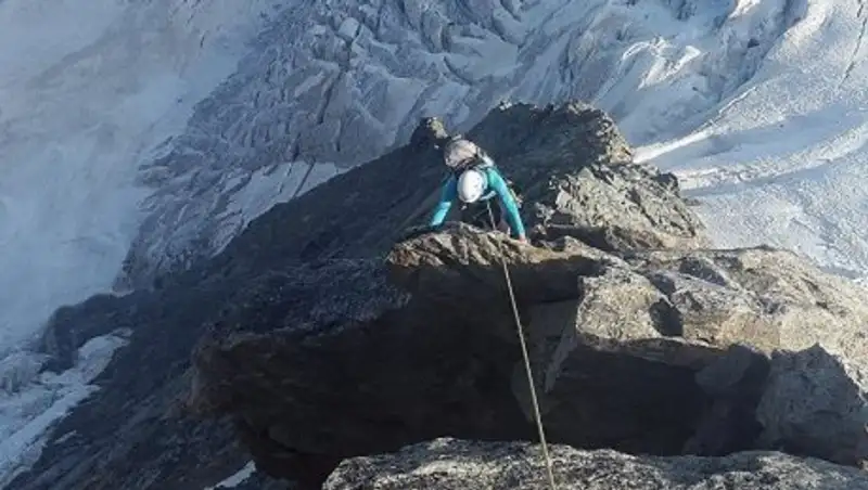 Пожилой альпинист из Японии прожил неделю в горах на шоколаде и воде