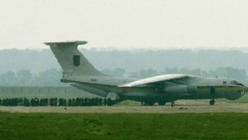 В аэропорту Луганска упал самолет Ил-76 с украинскими десантниками