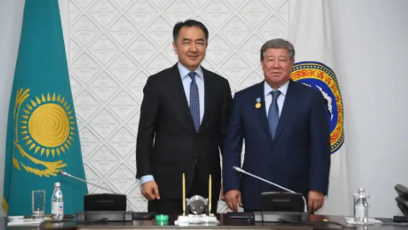 Сагинтаев наградил Есимова