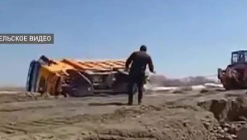 Утонул в грязевой яме: кто ответит за гибель водителя грузовика в Акмолинской области