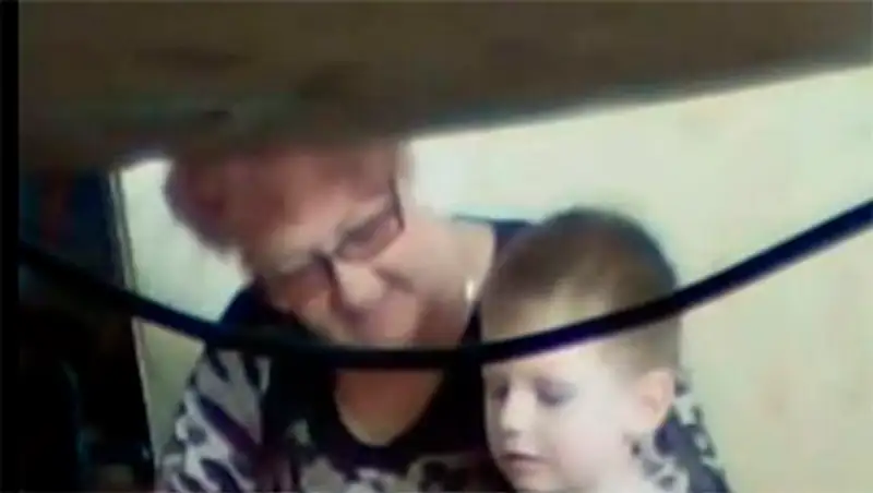 В Экибастузе сняли на видео, как на уроке ребенок получает подзатыльники от логопеда 