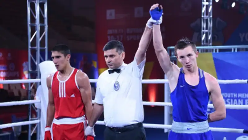 Восемь казахстанских боксеров вышли в полуфинал молодежного ЧА
