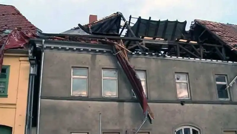 Мощный торнадо обрушился на север Германии