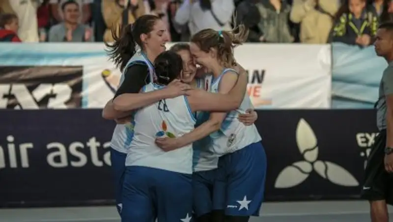 Казахстанская сборная девушек победила фаворитов турнира на чемпионате мира по стритболу