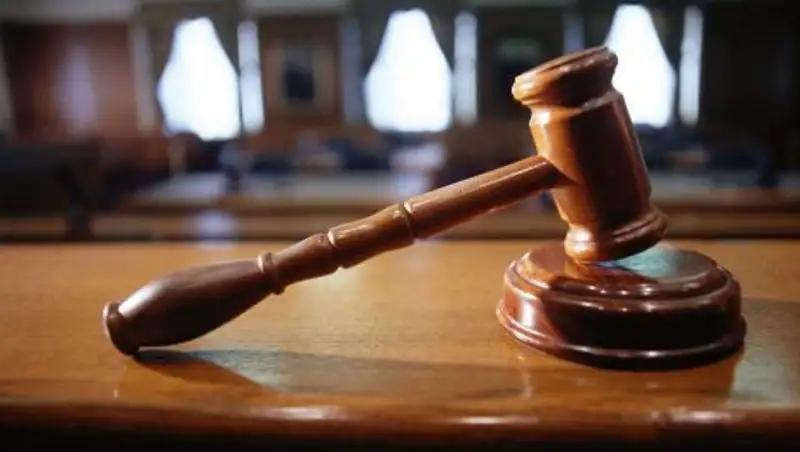 В ВКО мужчина без прав въехал в здание акимата и скрылся