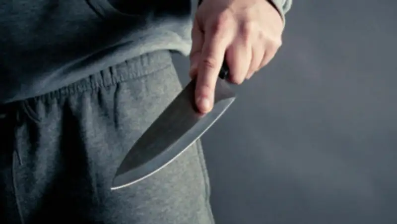 Россиянин ударил ножом жену из-за работы