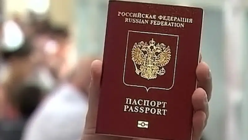 Россиянам разрешили оформлять два загранпаспорта одновременно