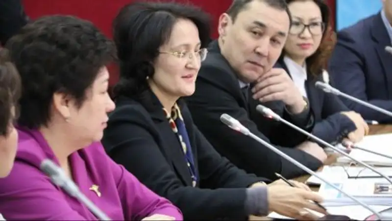 Вопросы модернизации системы образования обсудили мажилисмены с педагогами Астаны 