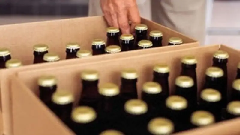 Осмотрщик вагонов похитил 43 упаковки пива из грузового поезда