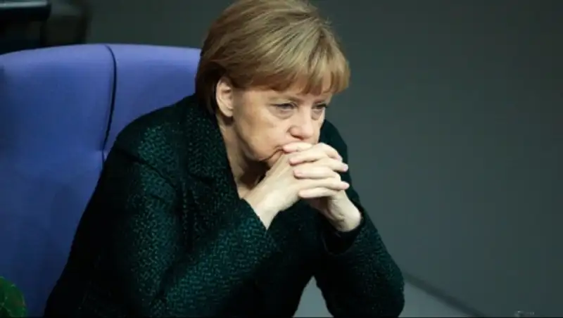 Меркель: Германия будет поддерживать Украину и вести диалог с Россией