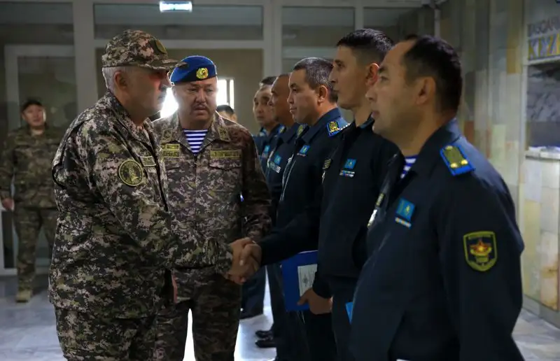 Министр обороны совершил рабочую поездку в Алматы, фото - Новости Zakon.kz от 20.10.2023 10:26