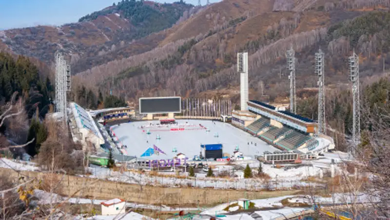В Алматы на Медеу убрали парковку
