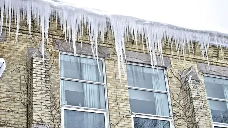 "Осторожно, сосульки!": акимат обратился к алматинцам