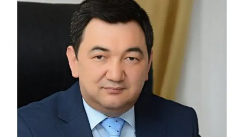 Президент Азербайджана наградил Дархана Кыдырали орденом «Достлуг»